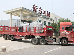 新疆客户订购的5吨立式牛奶保鲜制冷罐发货