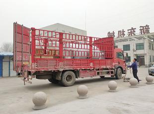 墨竹工卡县客户订购的5吨冷奶罐下午发往西藏