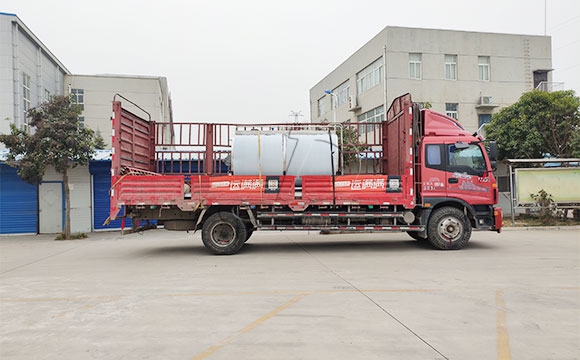 郑州客户订购的3吨不锈钢保温运输罐今日发货